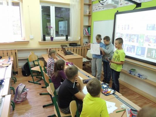  Grafika #2: Wesołe zajęcia świetlicowe grafika