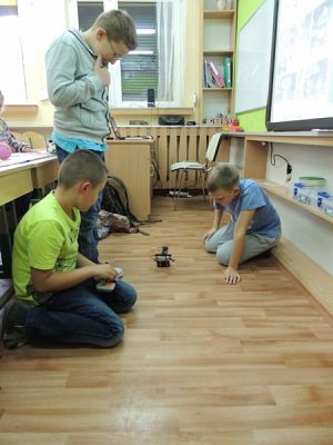  Grafika #3: Wesołe zajęcia świetlicowe grafika