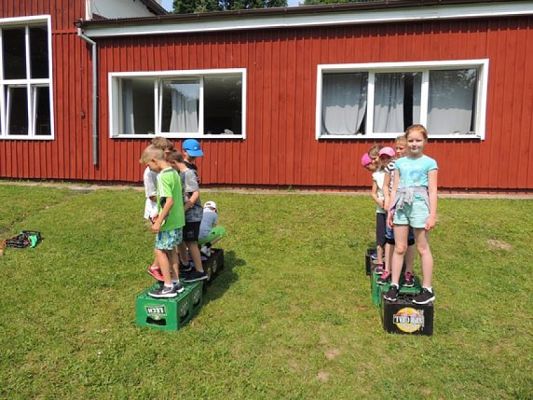  Grafika #0: WYCIECZKA KLAS III DO DRZEWINY grafika