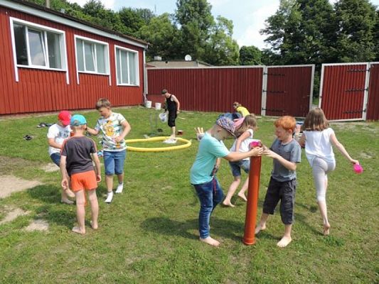  Grafika #2: WYCIECZKA KLAS III DO DRZEWINY grafika