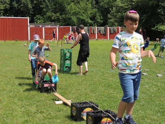  Grafika #1: WYCIECZKA KLAS III DO DRZEWINY grafika