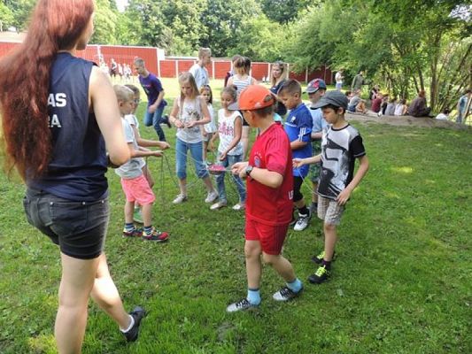  Grafika #6: WYCIECZKA KLAS III DO DRZEWINY grafika