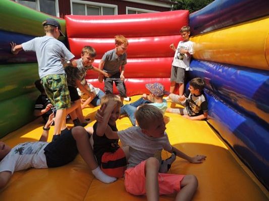  Grafika #12: WYCIECZKA KLAS III DO DRZEWINY grafika