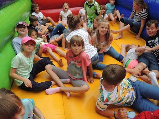  Grafika #14: WYCIECZKA KLAS III DO DRZEWINY grafika