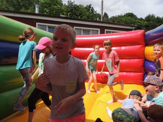  Grafika #16: WYCIECZKA KLAS III DO DRZEWINY grafika