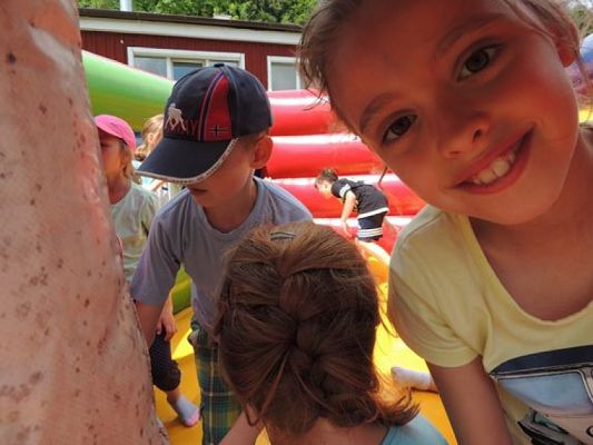  Grafika #17: WYCIECZKA KLAS III DO DRZEWINY grafika