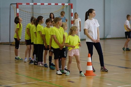  Grafika #3: MIEJSKIE IGRZYSKA DZIECI DLA SZKÓŁ PODSTAWOWYCH KLAS II i III Baw się razem z nami grafika