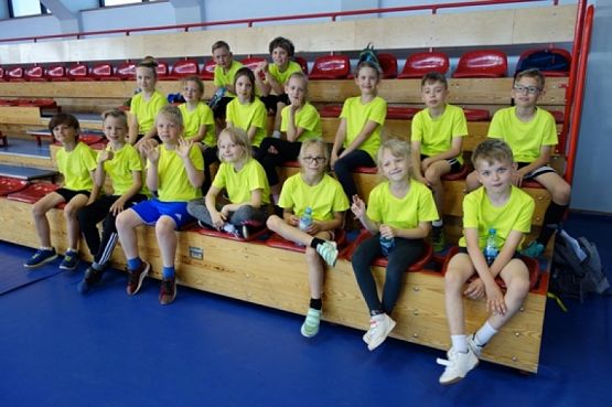  Grafika #5: MIEJSKIE IGRZYSKA DZIECI DLA SZKÓŁ PODSTAWOWYCH KLAS II i III Baw się razem z nami grafika