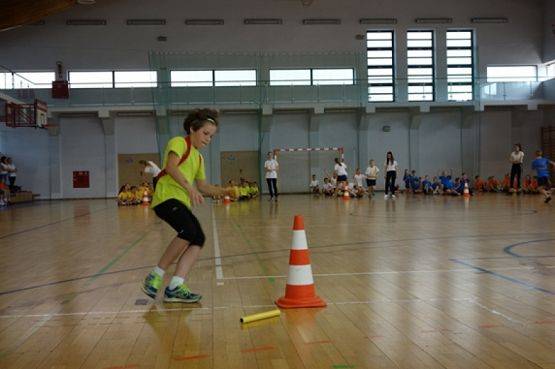  Grafika #6: MIEJSKIE IGRZYSKA DZIECI DLA SZKÓŁ PODSTAWOWYCH KLAS II i III Baw się razem z nami grafika