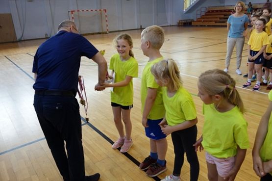  Grafika #16: MIEJSKIE IGRZYSKA DZIECI DLA SZKÓŁ PODSTAWOWYCH KLAS II i III Baw się razem z nami grafika