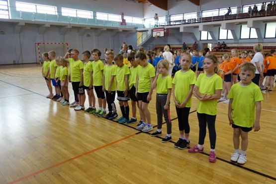  Grafika #18: MIEJSKIE IGRZYSKA DZIECI DLA SZKÓŁ PODSTAWOWYCH KLAS II i III Baw się razem z nami grafika