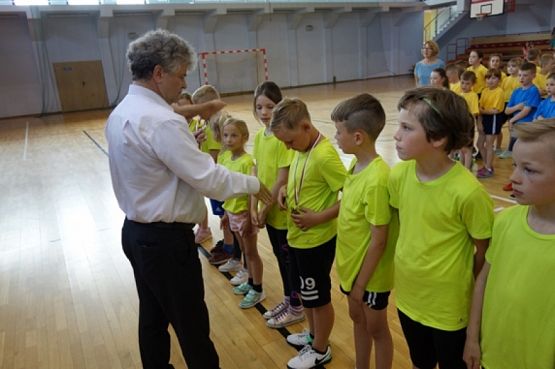  Grafika #19: MIEJSKIE IGRZYSKA DZIECI DLA SZKÓŁ PODSTAWOWYCH KLAS II i III Baw się razem z nami grafika