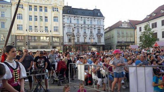  Grafika #1: ,,LĘBORSKIE SŁONECZKA na XX Międzynarodowym Festiwalu w Bratysławie grafika