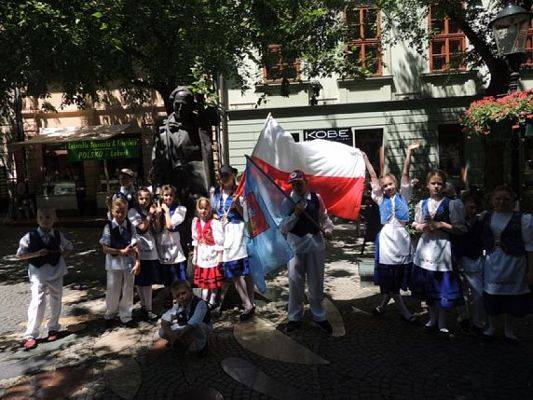  Grafika #14: ,,LĘBORSKIE SŁONECZKA na XX Międzynarodowym Festiwalu w Bratysławie grafika