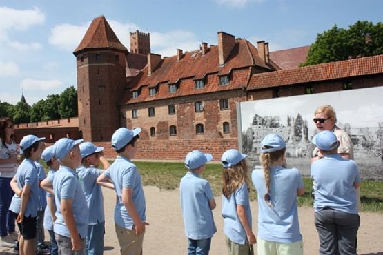  Grafika #7: Z WIZYTĄ W MALBORKU grafika