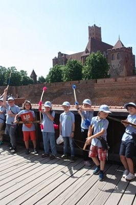  Grafika #28: Z WIZYTĄ W MALBORKU grafika