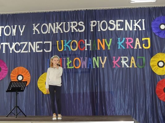  Grafika #5: I POWIATOWY KONKURS PIOSENKI PATRIOTYCZNEJ ,,UKOCHANY KRAJ" grafika