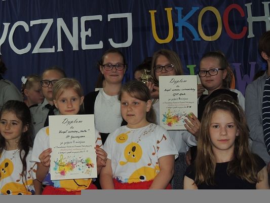  Grafika #28: I POWIATOWY KONKURS PIOSENKI PATRIOTYCZNEJ ,,UKOCHANY KRAJ" grafika