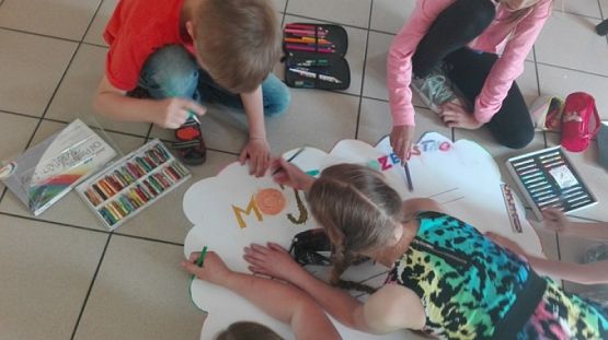  Grafika #4: DZIEŃ MAMY W III B grafika