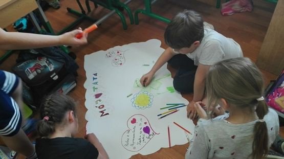  Grafika #7: DZIEŃ MAMY W III B grafika