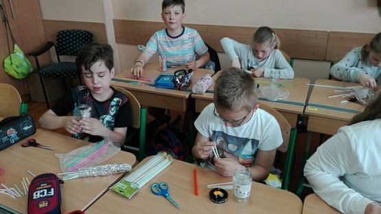  Grafika #10: DZIEŃ MAMY W III B grafika