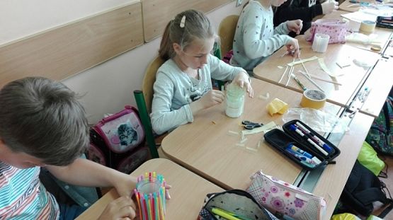  Grafika #12: DZIEŃ MAMY W III B grafika