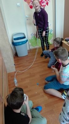  Grafika #16: DZIEŃ MAMY W III B grafika