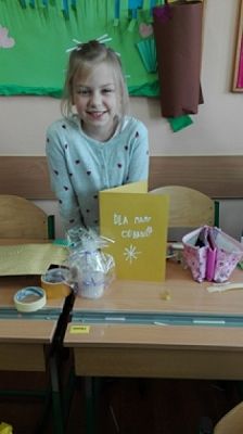  Grafika #17: DZIEŃ MAMY W III B grafika