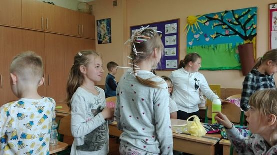  Grafika #19: DZIEŃ MAMY W III B grafika