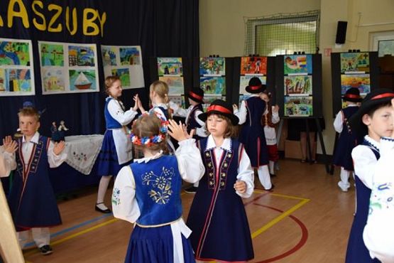  Grafika #16: GALA FINAŁOWA KONKURSU PLASTYCZNEGO KASZUBY JAK MALOWANE grafika