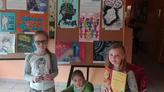  Grafika #13: AUTYZM - wiem, rozumiem, pomagam - wystawa prac grafika