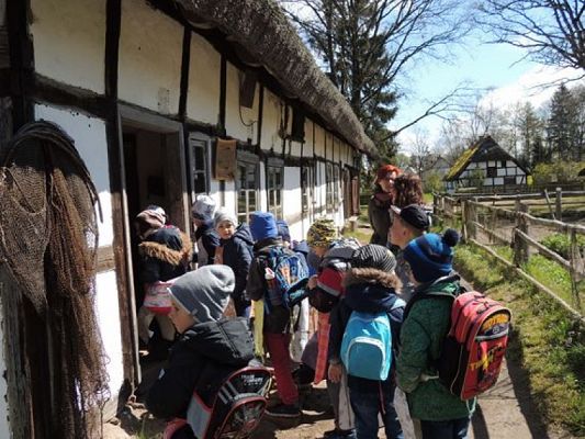  Grafika #17: ,,JAK DAWNIEJ CHLEB PIECZONO? – WYCIECZKA KASZUBSKA KL.I grafika