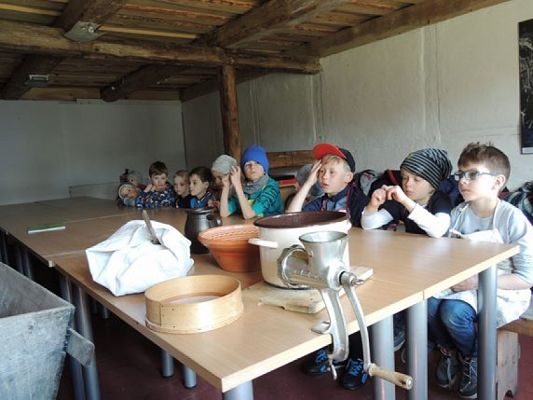  Grafika #19: ,,JAK DAWNIEJ CHLEB PIECZONO? – WYCIECZKA KASZUBSKA KL.I grafika