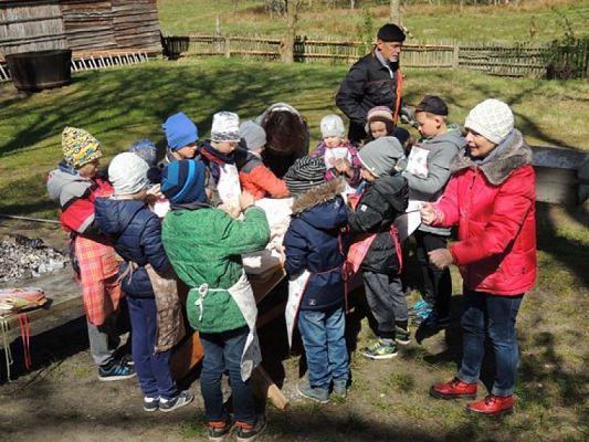  Grafika #20: ,,JAK DAWNIEJ CHLEB PIECZONO? – WYCIECZKA KASZUBSKA KL.I grafika