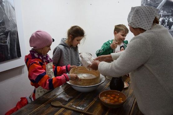  Grafika #14: KLASY DRUGIE W MUZEUM WSI SŁOWIŃSKIEJ W KLUKACH grafika