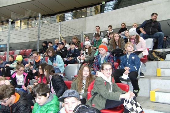  Grafika #1: WYCIECZKA KLAS IV - V DO WARSZAWY grafika