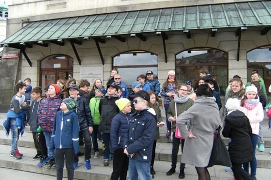  Grafika #3: WYCIECZKA KLAS IV - V DO WARSZAWY grafika