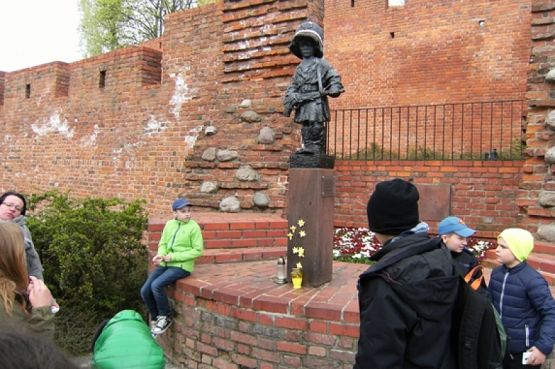  Grafika #5: WYCIECZKA KLAS IV - V DO WARSZAWY grafika