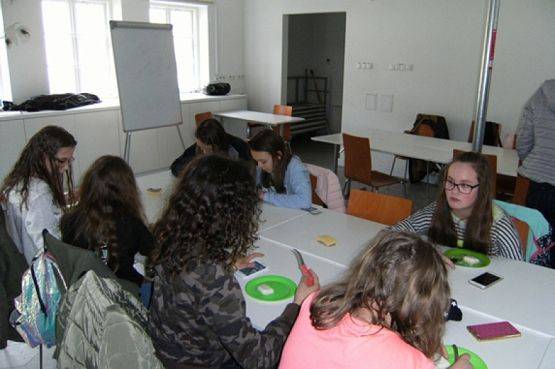  Grafika #12: WYCIECZKA KLAS IV - V DO WARSZAWY grafika